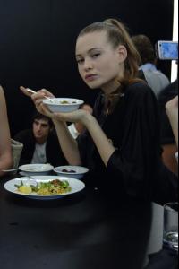 Behati_Prinsloo_at_the_backstage_of_Dolce_Gabbana_ss_2007_fashion_show.jpg