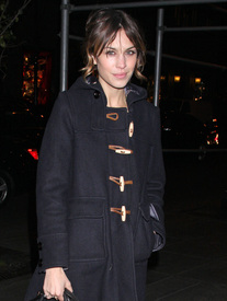 Preppie_-_Alexa_Chung_at_the_Louis_Vuitton_store_in_New_York_City_-_Dec._10_2009_419.jpg