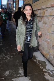 celebrity_paradise.com_TheElder_RachelLeeCook2011_01_18_outonMainStreetonDay2ofSundance4.jpg