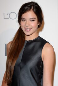 21289_Tikipeter_Hailee_Steinfeld_Tribute_1_007_122_8lo.jpg