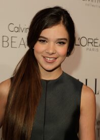 21260_Tikipeter_Hailee_Steinfeld_Tribute_1_005_122_98lo.jpg