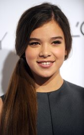 21265_Tikipeter_Hailee_Steinfeld_Tribute_1_004_122_483lo.jpg