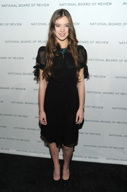 97371_Tikipeter_Hailee_Steinfeld_2011_Motion_Pictures_Gala_010_122_571lo.jpg