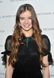 97324_Tikipeter_Hailee_Steinfeld_2011_Motion_Pictures_Gala_004_122_598lo.jpg