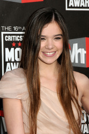 73393_Hailee_Steinfeld_Critics_Choice_Movies_Awards_J0001_004_122_125lo.jpg