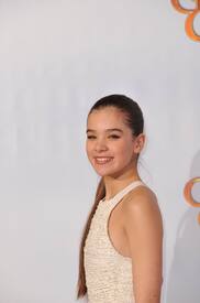 04892_celebritycityhailee22_122_550lo.jpg