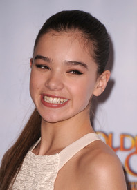 39035_Tikipeter_Hailee_Steinfeld_GG_Jan_16_1_038_122_384lo.jpg