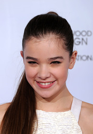 39101_Tikipeter_Hailee_Steinfeld_GG_Jan_16_1_046_122_425lo.jpg