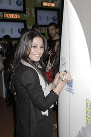 77887_emmanuelle_chriqui_britafilterforgood_sundan.jpg