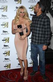 Pamela_Anderson_hosts_at_Studio_54020.jpg