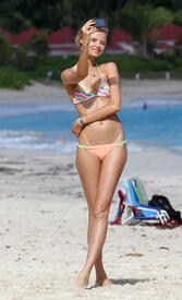 Magdalena_Frackowiak_Bikini_Photoshoot_for_Victorias_Secret_in_St_Barts_January_26_2013_282.jpg