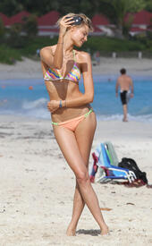 Magdalena_Frackowiak_Bikini_Photoshoot_for_Victorias_Secret_in_St_Barts_January_26_2013_284.jpg