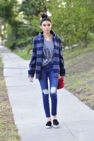 Madison-Beer-in-Tight-Jeans--06-662x993.jpg