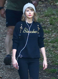 tswift311215BZNimage19.jpg