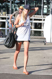 Lara-Stone-in-Shorts--20.jpg