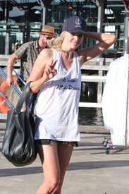 Lara-Stone-in-Shorts--22.jpg