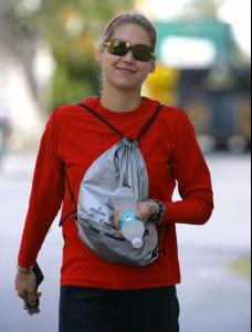 anna_kournikova_was_seen_out_on_south_beach4.jpg