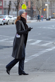 Preppie_-_Saffron_Burrows_walking_in_the_Meatpacking_District_in_New_York_City_-_Feb._21_2010_854.jpg