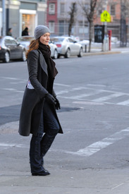 Preppie_-_Saffron_Burrows_walking_in_the_Meatpacking_District_in_New_York_City_-_Feb._21_2010_987.jpg