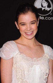 84429_Hailee_Steinfeld_SantaBarbaraInternationalFilmFestival_1_J0001_002_122_87lo.jpg