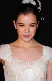 84429_Hailee_Steinfeld_SantaBarbaraInternationalFilmFestival_1_J0001_004_122_555lo.jpg