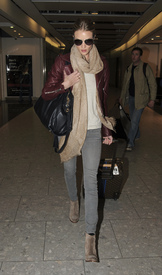 74322_Rosie_Huntington_Whiteley_LondonFeb192012_J0001_005_122_934lo.jpg