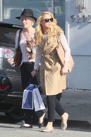 amber-heard-spotted-shopping-beverly-20120224-155818-370.jpg