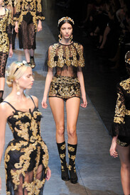 Dolce_Gabbana_Fall_2012_O8v_GME92kipx.jpg