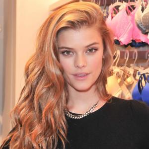 nina_agdal_american_eagle_9412_484x484.jpg