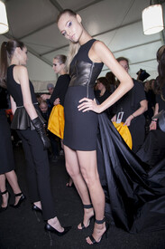 Michael_Kors_Fall_2013_Backstage_R8gy5o_W4p_DLx.jpg