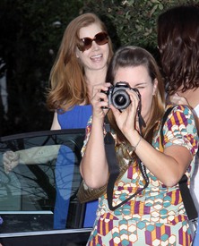 celebrity_paradise.com_TheElder_AmyAdams2010_03_27_ArrivingForHerBabyShower11.jpg