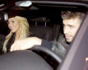 Shakira_and_Pique_gerard_pique_19518277_500_400.jpg