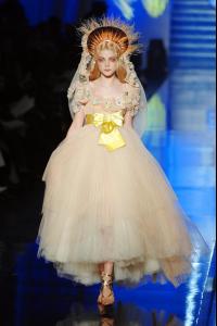 42065_celebrity_city_Jean_Paul_Gaultier_Paris_S_S_07_Haute_Couture_12_123_239lo.jpg