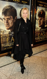 11135_GillianAnderson_the_eagle_uk_premiere_026_122_100lo.jpg