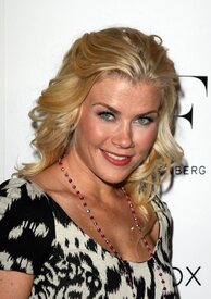 celebrity-paradise.com-The_Elder-Alison_Sweeney_2009-09-24_-_Fashion_show_for_Susan_G._Komen_for_the_Cure_821.jpg