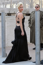 1Amber_Heard_Black_Dress_Metropolitan_Opera_New_York_City_03262012_4.jpg