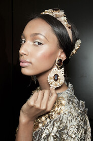 Dolce Gabbana Fall 2012 Backstage 9faMQf0p66Wx.jpg