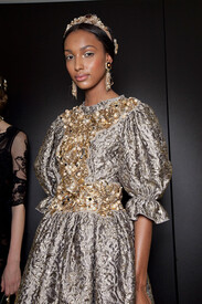 Dolce Gabbana Fall 2012 Backstage NNz64_Bk_N0x.jpg