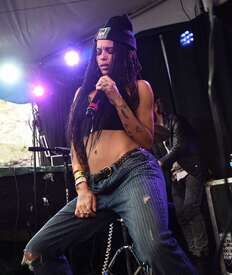 Zoe-Kravitz-Axe-Spin-House-during-the-2015-SXSW-Festival-in-Austin-02.jpg