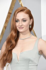 Picture_Pub_Sophie_Turner_07.jpg