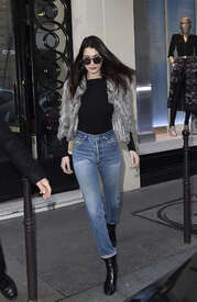 Bella-Hadid-in-jeans--09.jpg