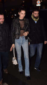 Bella-Hadid--Shopping-in-Paris--02.jpg