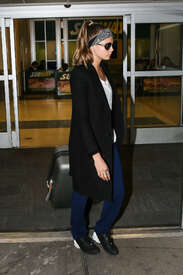 Cara-Delevingne-at-JFK-Airport--04.jpg