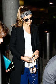 Cara-Delevingne-at-JFK-Airport--05.jpg