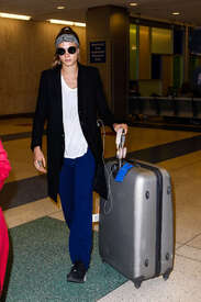 Cara-Delevingne-at-JFK-Airport--13.jpg