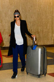 Cara-Delevingne-at-JFK-Airport--15.jpg