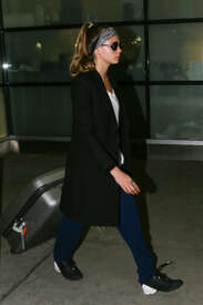 Cara-Delevingne-at-JFK-Airport--23.jpg