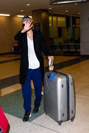 Cara-Delevingne-at-JFK-Airport--25.jpg