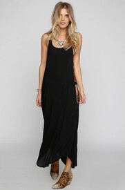 indah-tamri-macrame-maxi-black_E1Y2614.jpg