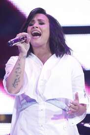 DemiLovato_14032017E_05.jpg